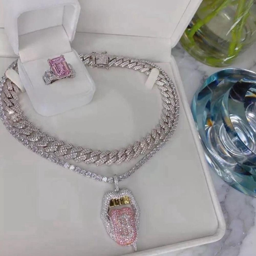 Lip money necklace 18 inches